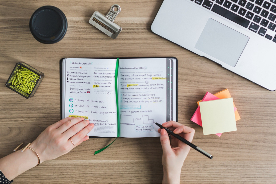 10 Powerful Reflection Questions to End the Year Strong and Set Your